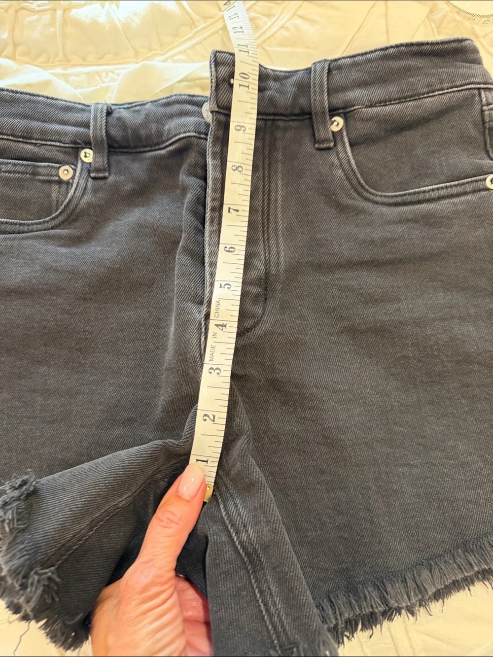 AYR The Juuust Riiight Black Frayed Hem Denim Cutoff Shorts, sz 27 - Picture 3 of 5